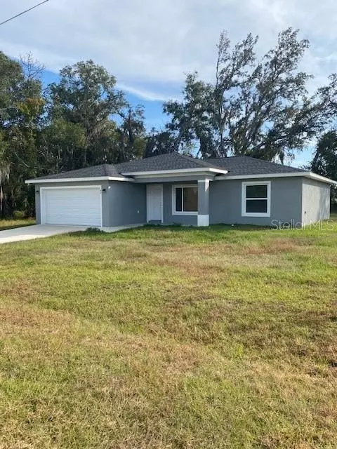 40 Maple Ln, Ocklawaha, FL 32179