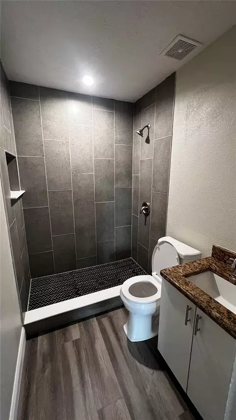 Bath - 1658 Hempel Ave, Gotha, FL 34734 photo 1 of 3