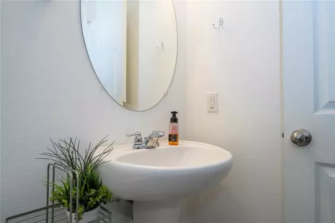 Bath - 8225 Bryce Canyon Ave, Windermere, FL 34786 photo 2 of 8