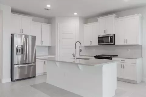 Kitchen - 3944 Kennebunk Loop, Mount Dora, FL 32757 photo 2 of 3