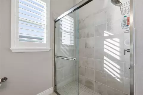 Bath - 2154 Wallingford Loop, Mount Dora, FL 32757 photo 2 of 7