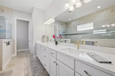 Bath - 2154 Wallingford Loop, Mount Dora, FL 32757 photo 4 of 7