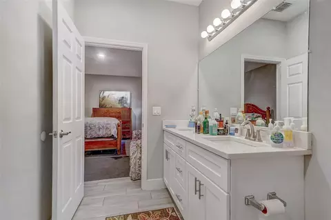 Bath - 309 E 13th St, Apopka, FL 32703 photo 1 of 5