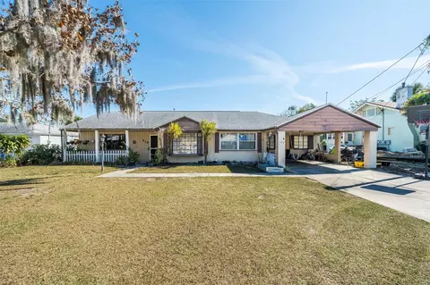 708 N Saint Clair Abrams Ave, Tavares, FL 32778