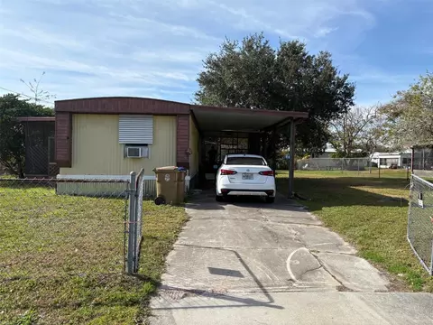 1090 Pineapple Way, Kissimmee, FL 34741