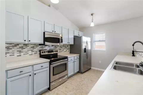 Kitchen - 2225 Sandridge Cir, Eustis, FL 32726 photo 3 of 4