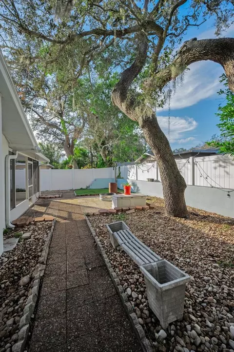 Exterior - 14557 Apache Ave, Largo, FL 33774 photo 17 of 20