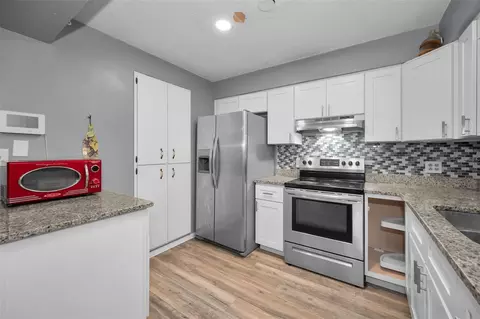 Kitchen - 14557 Apache Ave, Largo, FL 33774 photo 3 of 7