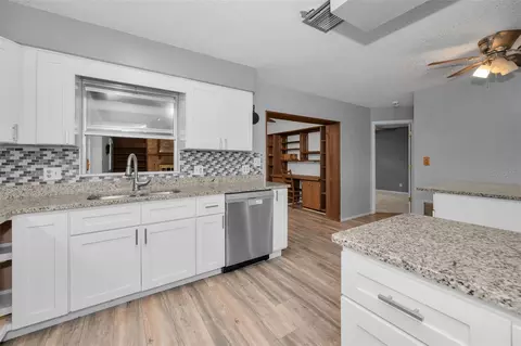 Kitchen - 14557 Apache Ave, Largo, FL 33774 photo 6 of 7