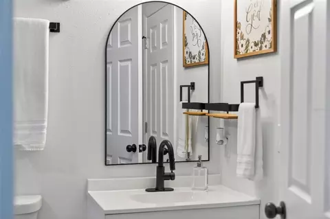 Bath - 1503 Granite State Ct, Mount Dora, FL 32757 photo 8 of 8