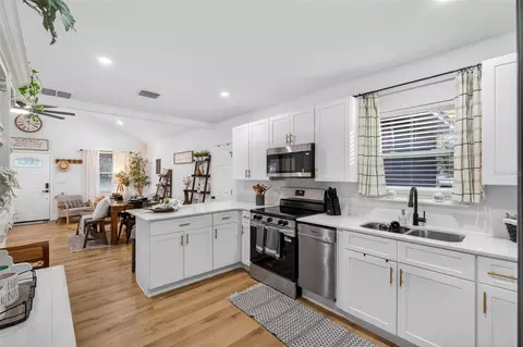 Kitchen - 1503 Granite State Ct, Mount Dora, FL 32757 photo 3 of 8