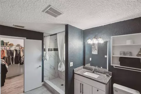 Bath - 30109 Coconut Ave, Eustis, FL 32736 photo 2 of 2