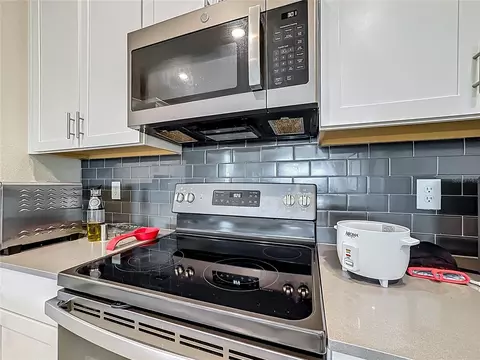 Kitchen - 4900 Lotta Ct, Saint Cloud, FL 34772 photo 4 of 7