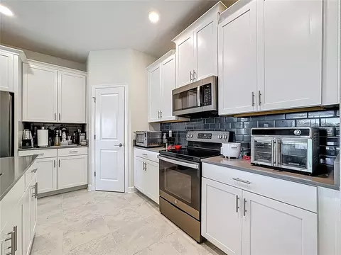 Kitchen - 4900 Lotta Ct, Saint Cloud, FL 34772 photo 3 of 7