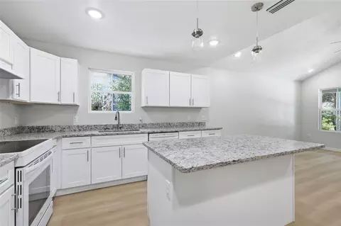 Kitchen - 2014 NE 3rd Pl, Gainesville, FL 32641 photo 3 of 3