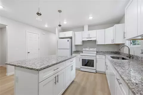 Kitchen - 2014 NE 3rd Pl, Gainesville, FL 32641 photo 2 of 3