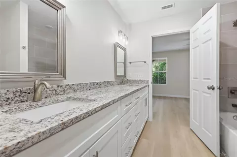Entry Way - 2014 NE 3rd Pl, Gainesville, FL 32641 photo 2 of 2