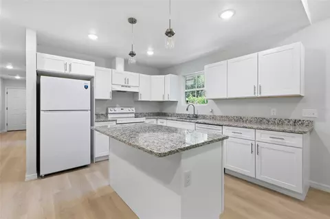 Kitchen - 2014 NE 3rd Pl, Gainesville, FL 32641 photo 1 of 3