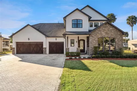 2072 Starboard Dr, Geneva, FL 32732
