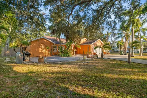 Exterior - 619 29th St E, Bradenton, FL 34208 photo 7 of 19