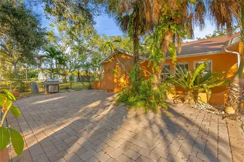 Exterior - 619 29th St E, Bradenton, FL 34208 photo 4 of 19