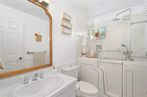 Bath - 619 29th St E, Bradenton, FL 34208 photo 1 of 2