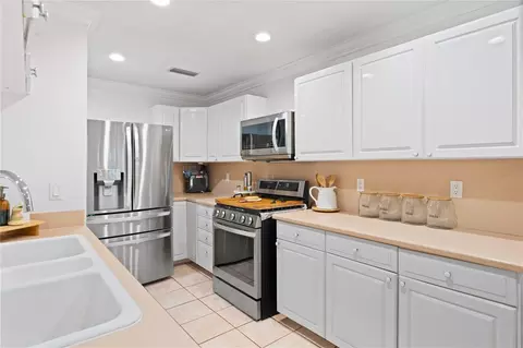 Kitchen - 619 29th St E, Bradenton, FL 34208 photo 2 of 2