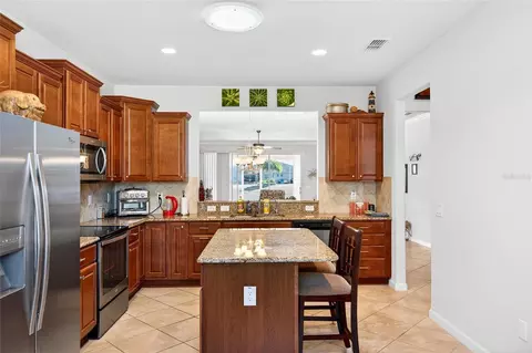 Kitchen - 9498 SW 70th Loop, Ocala, FL 34481 photo 2 of 5