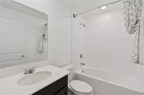 Bath - 292 Pineywoods St, Saint Cloud, FL 34772 photo 2 of 2