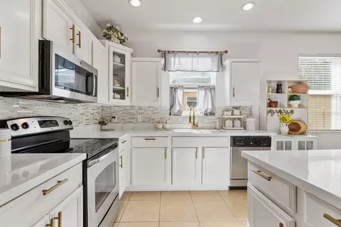 Kitchen - 3989 Eternity Cir, Saint Cloud, FL 34772 photo 1 of 3