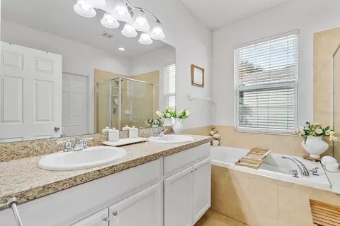 Bath - 3989 Eternity Cir, Saint Cloud, FL 34772 photo 1 of 3
