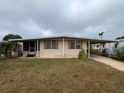 1024 Capella Dr, Tavares, FL 32778
