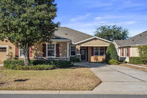 Exterior - 22019 Belgian Ct, Mount Dora, FL 32757 photo 3 of 6