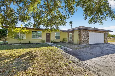 8812 Oakwood Dr, Lake Wales, FL 33898