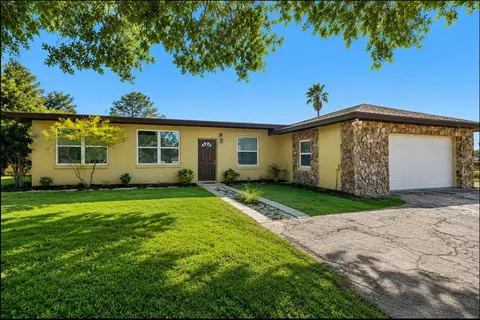8812 Oakwood Dr, Lake Wales, FL 33898
