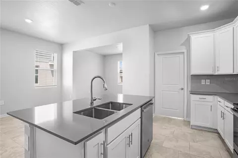 Kitchen - 6449 Sprucepine Ln, Saint Cloud, FL 34771 photo 4 of 4