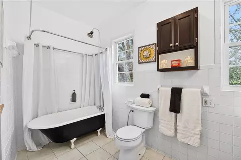 Bath - 1305 Washington Ave, Eustis, FL 32726 photo 3 of 4