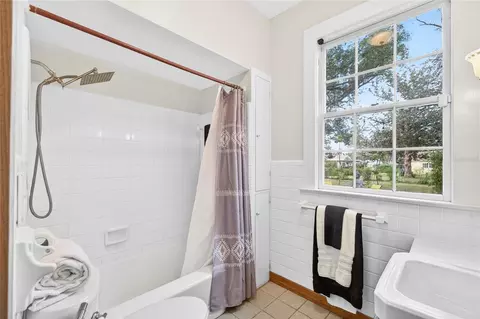 Bath - 1305 Washington Ave, Eustis, FL 32726 photo 1 of 4