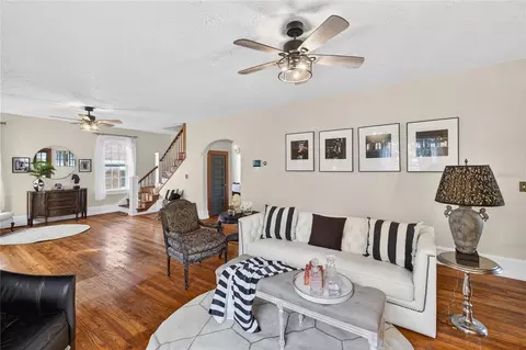 Living - 1305 Washington Ave, Eustis, FL 32726 photo 4 of 7