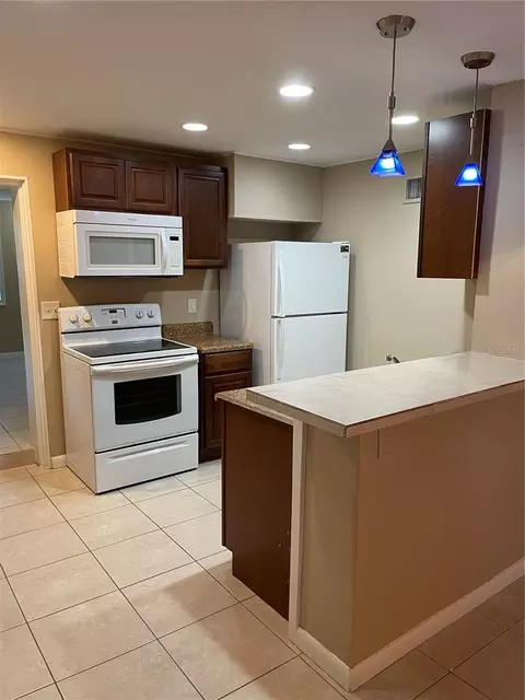 Kitchen - 206 Osceola Ave, Eustis, FL 32726 photo 2 of 4