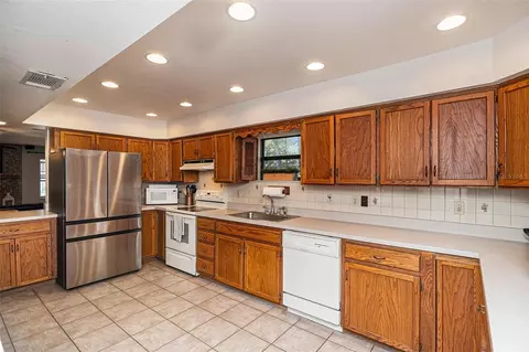Kitchen - 1005 Old Hickory Tree Rd, Saint Cloud, FL 34771 photo 1 of 2