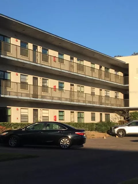 5969 Terrace Park Dr N #104, Saint Petersburg, FL 33709