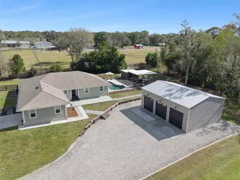 323 Mclain Ln, Geneva, FL 32732