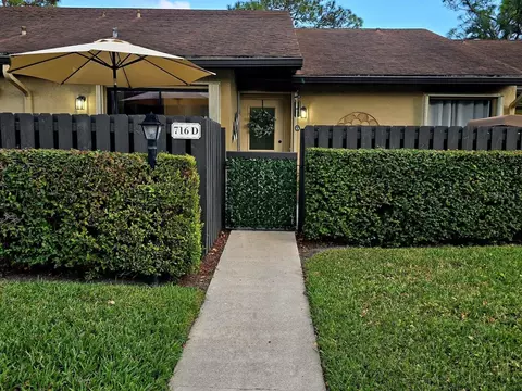 716 Sunny Pine Way #D, Greenacres, FL 33415