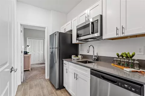 Kitchen - 5631 Nina Way, Saint Cloud, FL 34771 photo 5 of 5