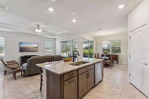 Kitchen - 6237 Citrus Grove Ct, Saint Cloud, FL 34771 photo 3 of 9