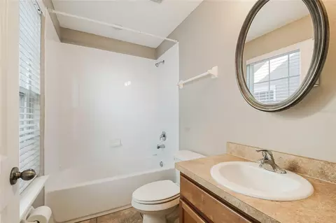 Bath - 6844 Sundrop St, Harmony, FL 34773 photo 4 of 5