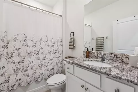Bath - 6208 SW 93rd Loop, Ocala, FL 34476 photo 3 of 3