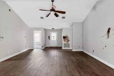 Living - 36101 Mattawan Dr, Eustis, FL 32736 photo 3 of 5