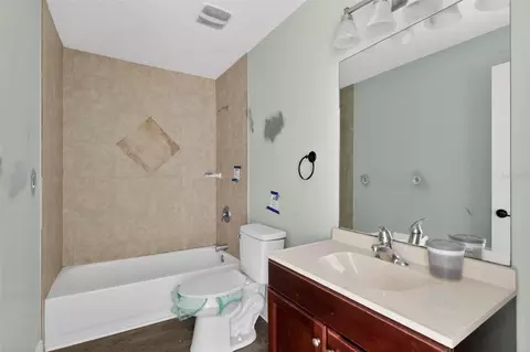 Bath - 36101 Mattawan Dr, Eustis, FL 32736 photo 1 of 2